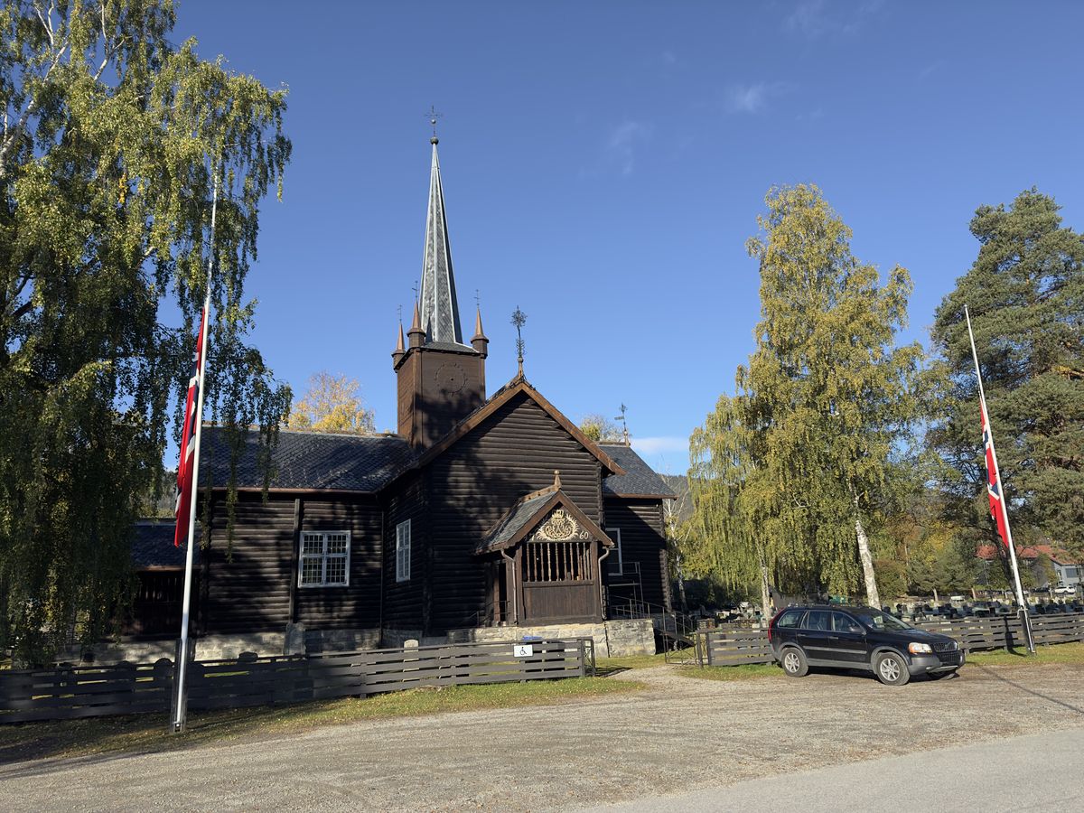 Flagg på halv stang ved Sødorp kirke